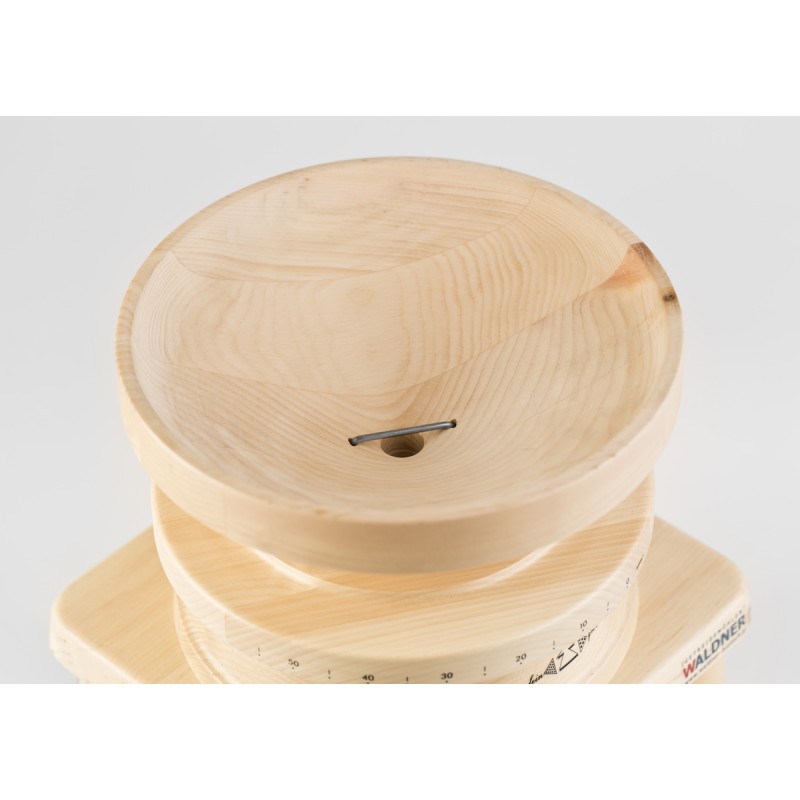 Mulino con macina a pietra per farine...