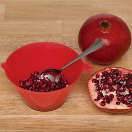 immagine del sgranatore pratico per melagrana, togli arilli senza il coperchio , con arilli rimanenti dopo il procedimento