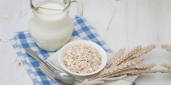 Latte vegetale di avena: la ricetta per farlo in casa