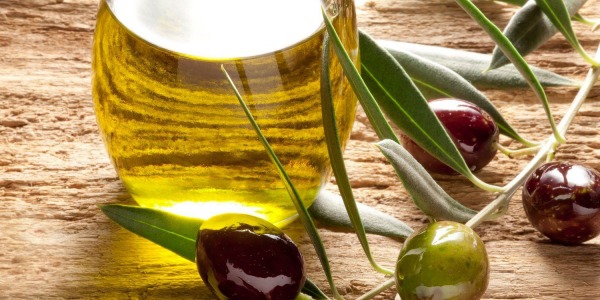 Preparare l'olio fatto in casa con un frantoio domestico