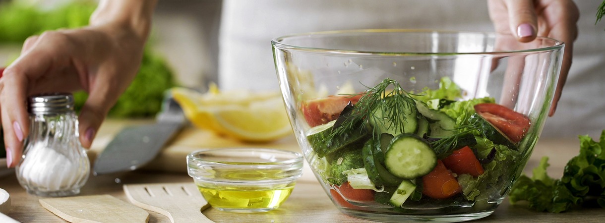 Condire le insalate con l’aiuto dell’estrattore di succo